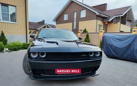 Dodge Challenger III рестайлинг 2, 2017 год, 4 400 000 рублей, 11 фотография