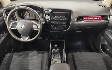 Mitsubishi Outlander III рестайлинг 3, 2018 год, 2 335 000 рублей, 11 фотография