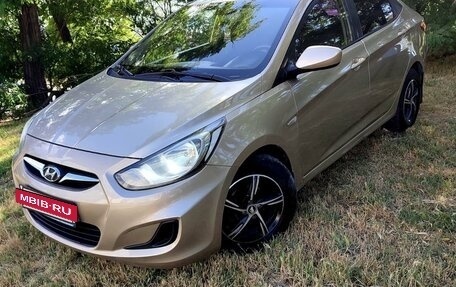 Hyundai Solaris II рестайлинг, 2011 год, 690 000 рублей, 2 фотография