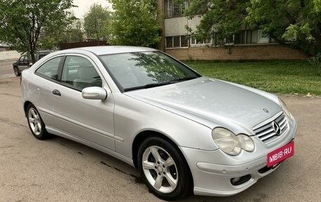 Mercedes-Benz C-Класс, 2005 год, 590 000 рублей, 3 фотография