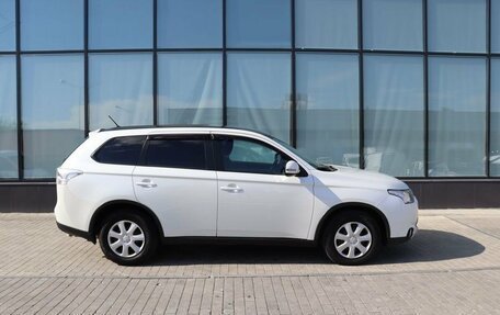 Mitsubishi Outlander III рестайлинг 3, 2014 год, 1 400 000 рублей, 6 фотография