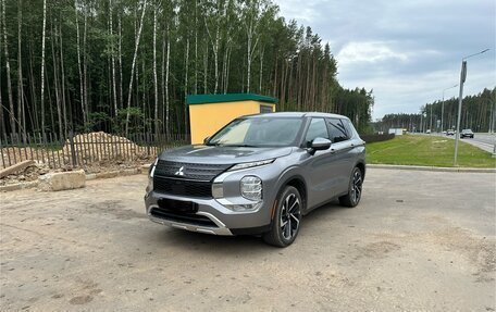 Mitsubishi Outlander, 2021 год, 3 000 000 рублей, 1 фотография