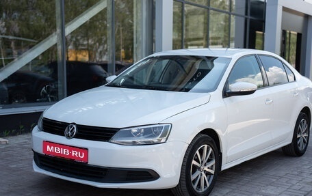 Volkswagen Jetta VI, 2013 год, 992 000 рублей, 1 фотография