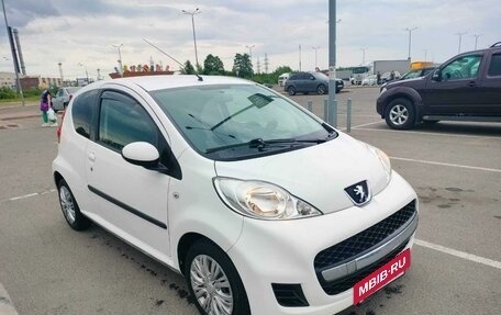 Peugeot 107 I рестайлинг, 2011 год, 658 000 рублей, 3 фотография