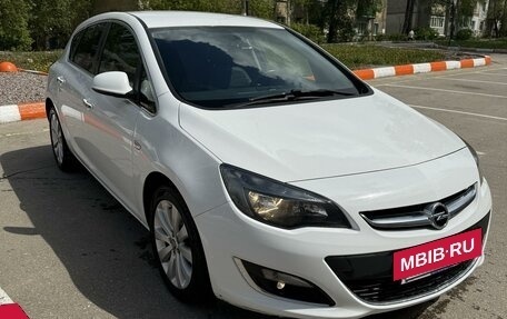 Opel Astra J, 2013 год, 999 999 рублей, 3 фотография
