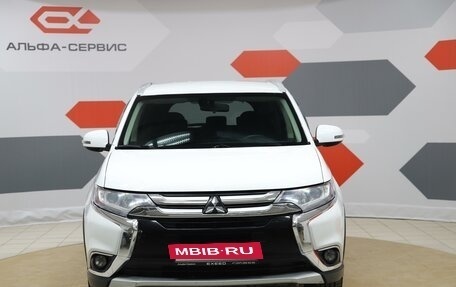 Mitsubishi Outlander III рестайлинг 3, 2018 год, 2 090 000 рублей, 2 фотография