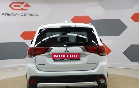 Mitsubishi Outlander III рестайлинг 3, 2018 год, 2 090 000 рублей, 6 фотография