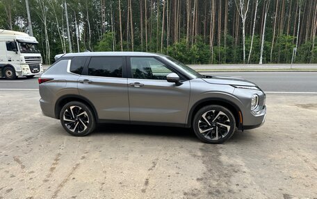 Mitsubishi Outlander, 2021 год, 3 000 000 рублей, 3 фотография