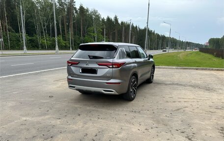 Mitsubishi Outlander, 2021 год, 3 000 000 рублей, 5 фотография