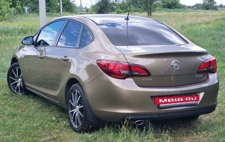 Opel Astra J, 2014 год, 1 050 000 рублей, 3 фотография