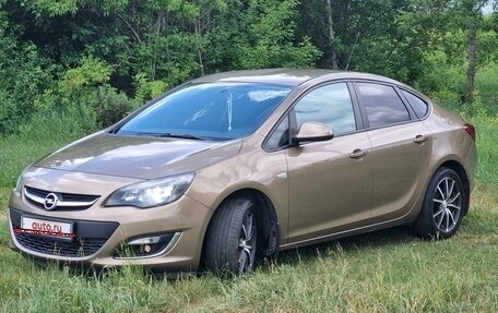 Opel Astra J, 2014 год, 1 050 000 рублей, 2 фотография