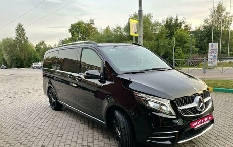 Mercedes-Benz V-Класс, 2019 год, 6 600 000 рублей, 4 фотография