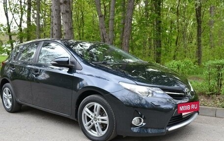 Toyota Auris II, 2013 год, 1 550 000 рублей, 2 фотография