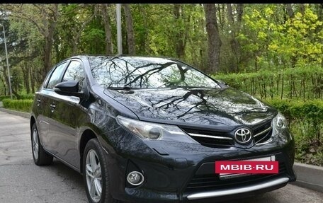 Toyota Auris II, 2013 год, 1 550 000 рублей, 3 фотография