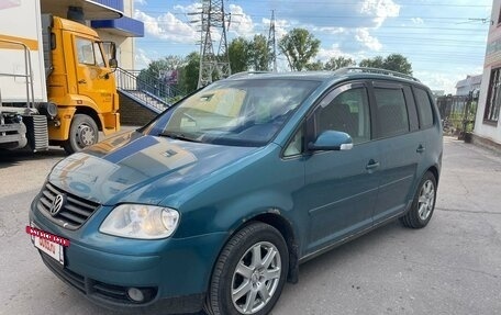 Volkswagen Touran III, 2004 год, 450 000 рублей, 3 фотография