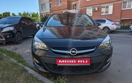 Opel Astra J, 2013 год, 980 000 рублей, 2 фотография