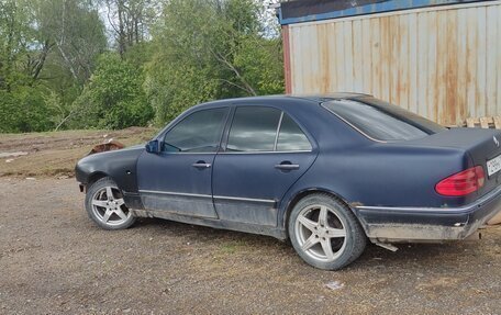 Mercedes-Benz E-Класс, 1996 год, 220 000 рублей, 2 фотография