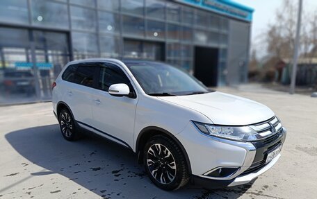 Mitsubishi Outlander III рестайлинг 3, 2016 год, 1 899 000 рублей, 7 фотография