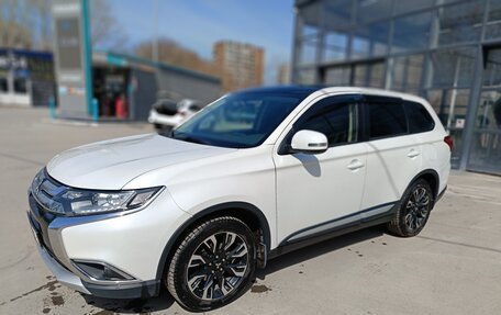 Mitsubishi Outlander III рестайлинг 3, 2016 год, 1 899 000 рублей, 3 фотография