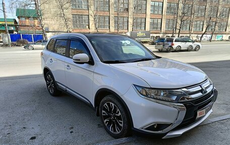 Mitsubishi Outlander III рестайлинг 3, 2016 год, 1 899 000 рублей, 8 фотография