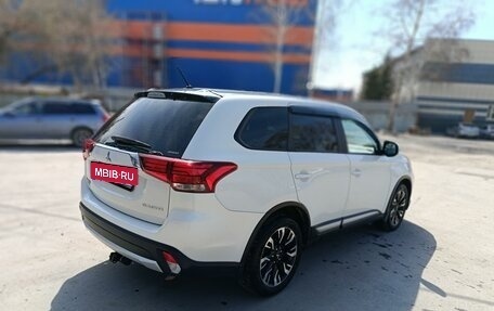 Mitsubishi Outlander III рестайлинг 3, 2016 год, 1 899 000 рублей, 12 фотография