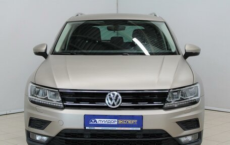 Volkswagen Tiguan II, 2018 год, 3 000 000 рублей, 3 фотография