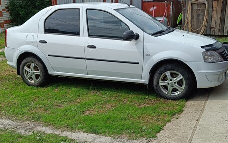 Renault Logan I, 2011 год, 388 000 рублей, 2 фотография