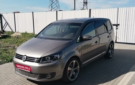 Volkswagen Touran III, 2011 год, 1 100 000 рублей, 2 фотография