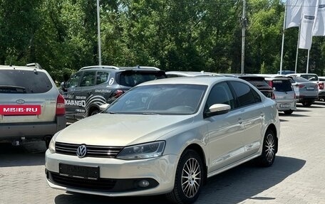 Volkswagen Jetta VI, 2011 год, 1 099 000 рублей, 3 фотография