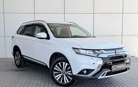 Mitsubishi Outlander III рестайлинг 3, 2019 год, 2 999 000 рублей, 3 фотография