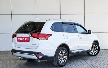 Mitsubishi Outlander III рестайлинг 3, 2019 год, 2 999 000 рублей, 5 фотография