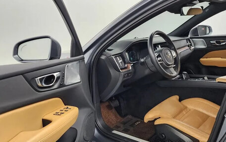 Volvo V60 Cross Country II, 2021 год, 3 400 000 рублей, 10 фотография