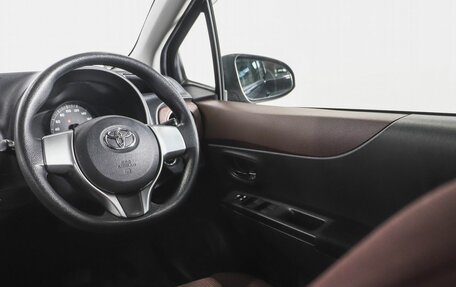 Toyota Vitz, 2011 год, 905 000 рублей, 10 фотография
