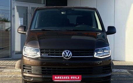 Volkswagen Caravelle T6 рестайлинг, 2016 год, 3 600 000 рублей, 6 фотография
