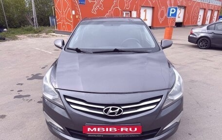 Hyundai Solaris II рестайлинг, 2015 год, 990 000 рублей, 2 фотография