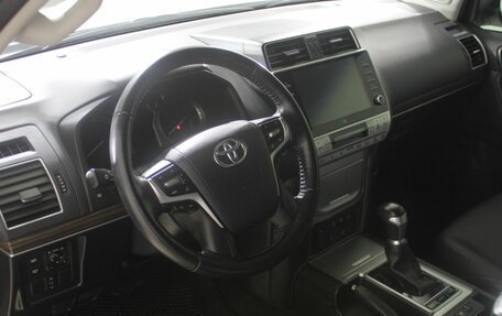 Toyota Land Cruiser Prado 150 рестайлинг 2, 2022 год, 7 899 000 рублей, 12 фотография