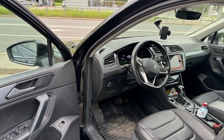 Volkswagen Tiguan II, 2021 год, 3 949 000 рублей, 2 фотография