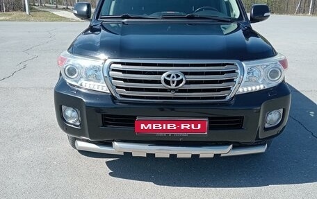 Toyota Land Cruiser 200, 2013 год, 4 950 000 рублей, 3 фотография