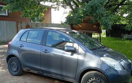 Toyota Yaris III рестайлинг, 2007 год, 450 000 рублей, 2 фотография