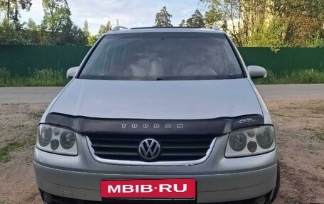 Volkswagen Touran III, 2004 год, 570 000 рублей, 2 фотография