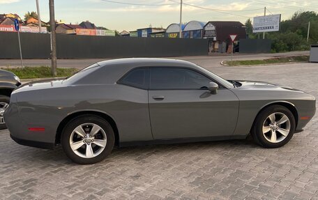 Dodge Challenger III рестайлинг 2, 2017 год, 3 300 000 рублей, 5 фотография