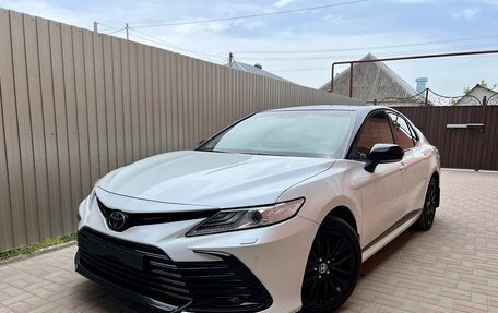 Toyota Camry, 2021 год, 3 930 000 рублей, 2 фотография