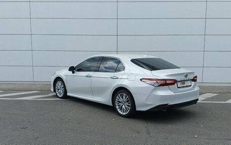 Toyota Camry, 2020 год, 3 950 000 рублей, 6 фотография