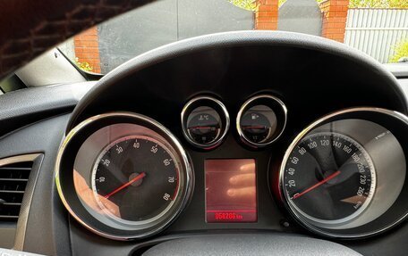 Opel Astra J, 2011 год, 1 960 000 рублей, 12 фотография