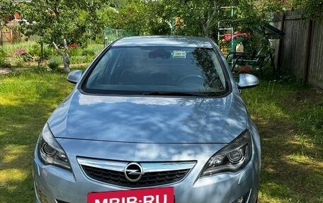 Opel Astra J, 2011 год, 1 960 000 рублей, 2 фотография