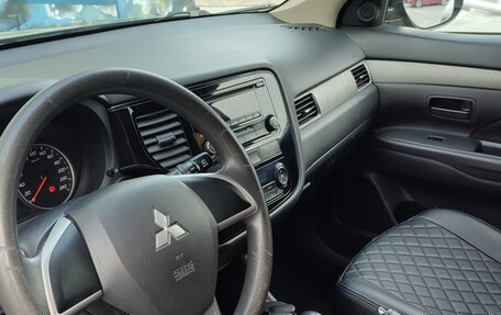 Mitsubishi Outlander III рестайлинг 3, 2014 год, 1 650 рублей, 4 фотография
