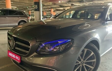 Mercedes-Benz E-Класс, 2019 год, 3 300 000 рублей, 24 фотография