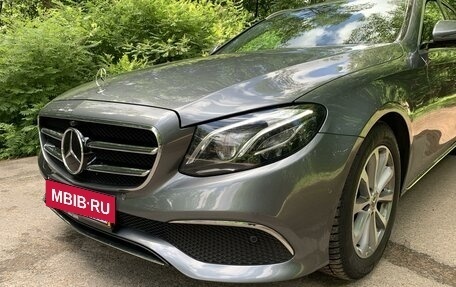 Mercedes-Benz E-Класс, 2019 год, 3 300 000 рублей, 13 фотография