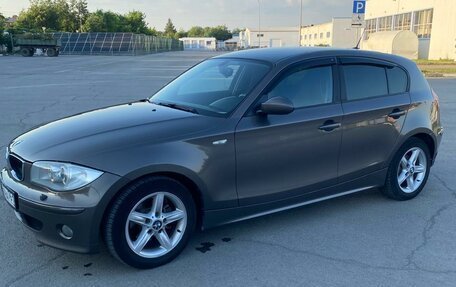 BMW 1 серия, 2006 год, 800 000 рублей, 2 фотография