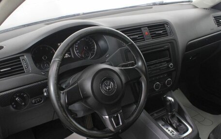 Volkswagen Jetta VI, 2012 год, 1 050 000 рублей, 13 фотография